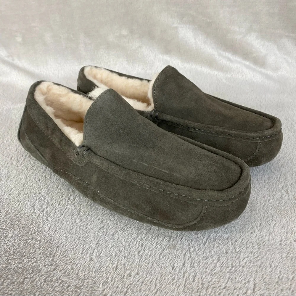 UGG Ascot Mens Slippers Loafer Size 8 Gray Suede Sheepskin Lined Shoes